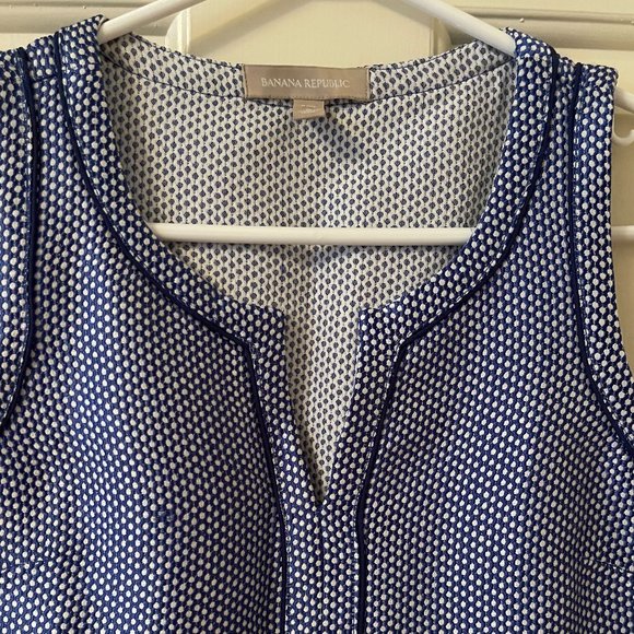 Like New BANANA REPUBLIC Patterned Top Size 6 Petite - Picture 2 of 5